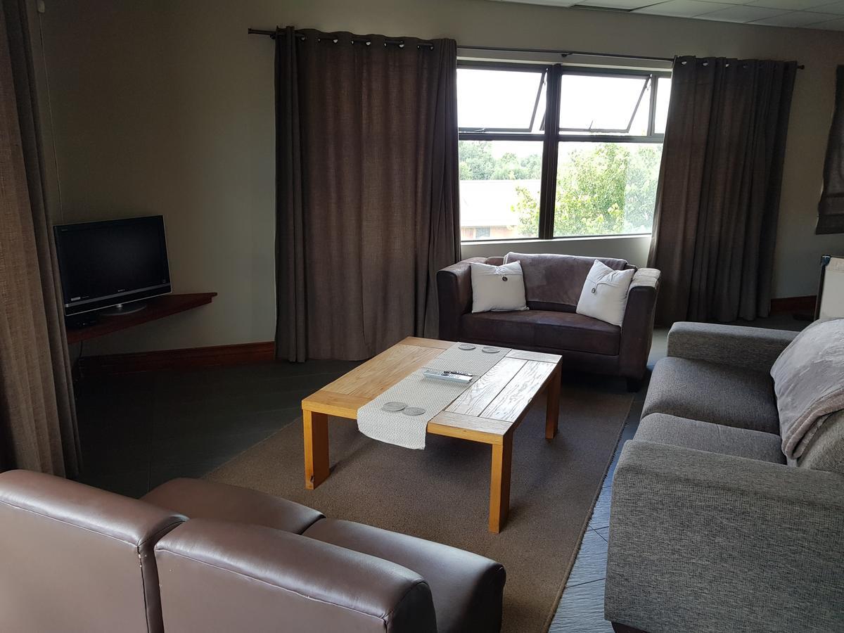 Stay@67 Apartments - Dullstroom Extérieur photo